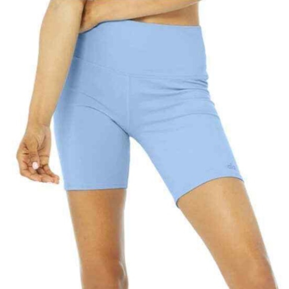 ALO Yoga 7" High-Waist Biker Short in Blue
Skies